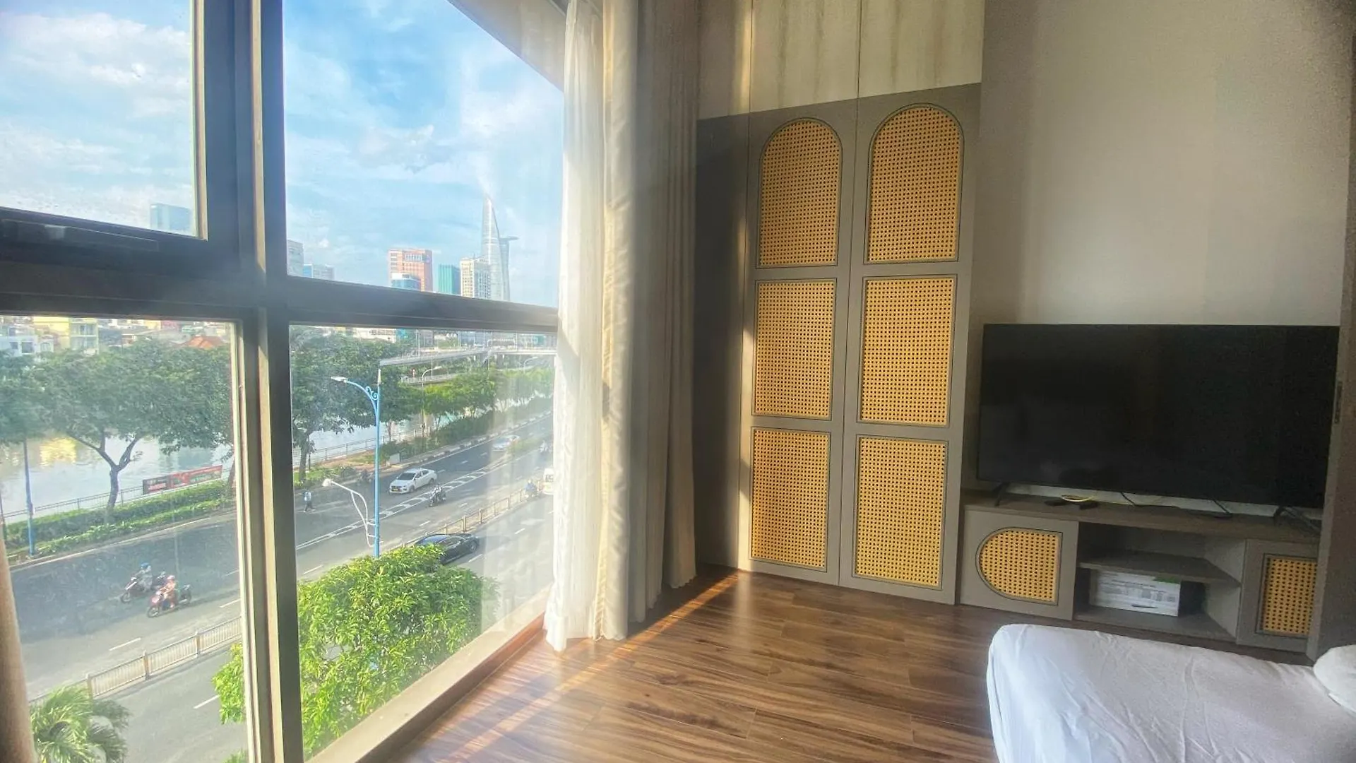 Emerald Apartment Millennium Free Pool Ho Chi Minh City