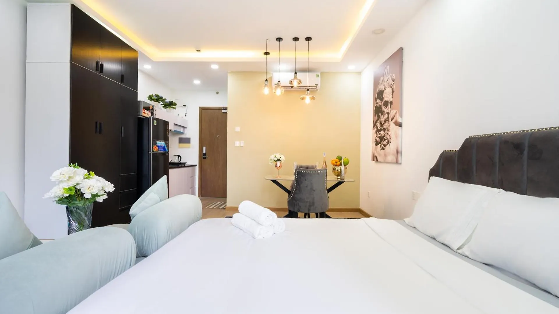 Emerald Apartment Millennium Free Pool Ho Chi Minh City Vietnam