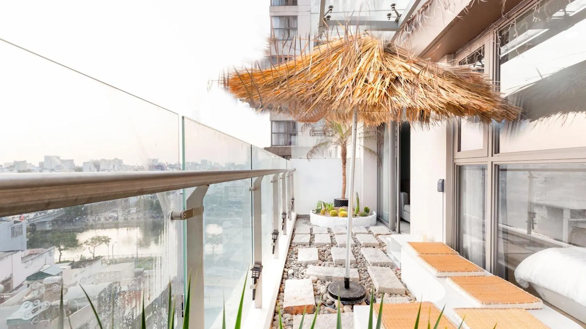Emerald Apartment Millennium Free Pool Ho Chi Minh City